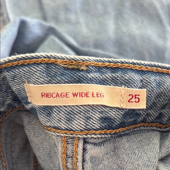 Levi’s Ribcage Wide Leg Jeans - Picture 6 of 6